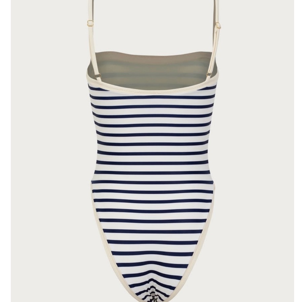 SAME one piece - Picture 2 of 9